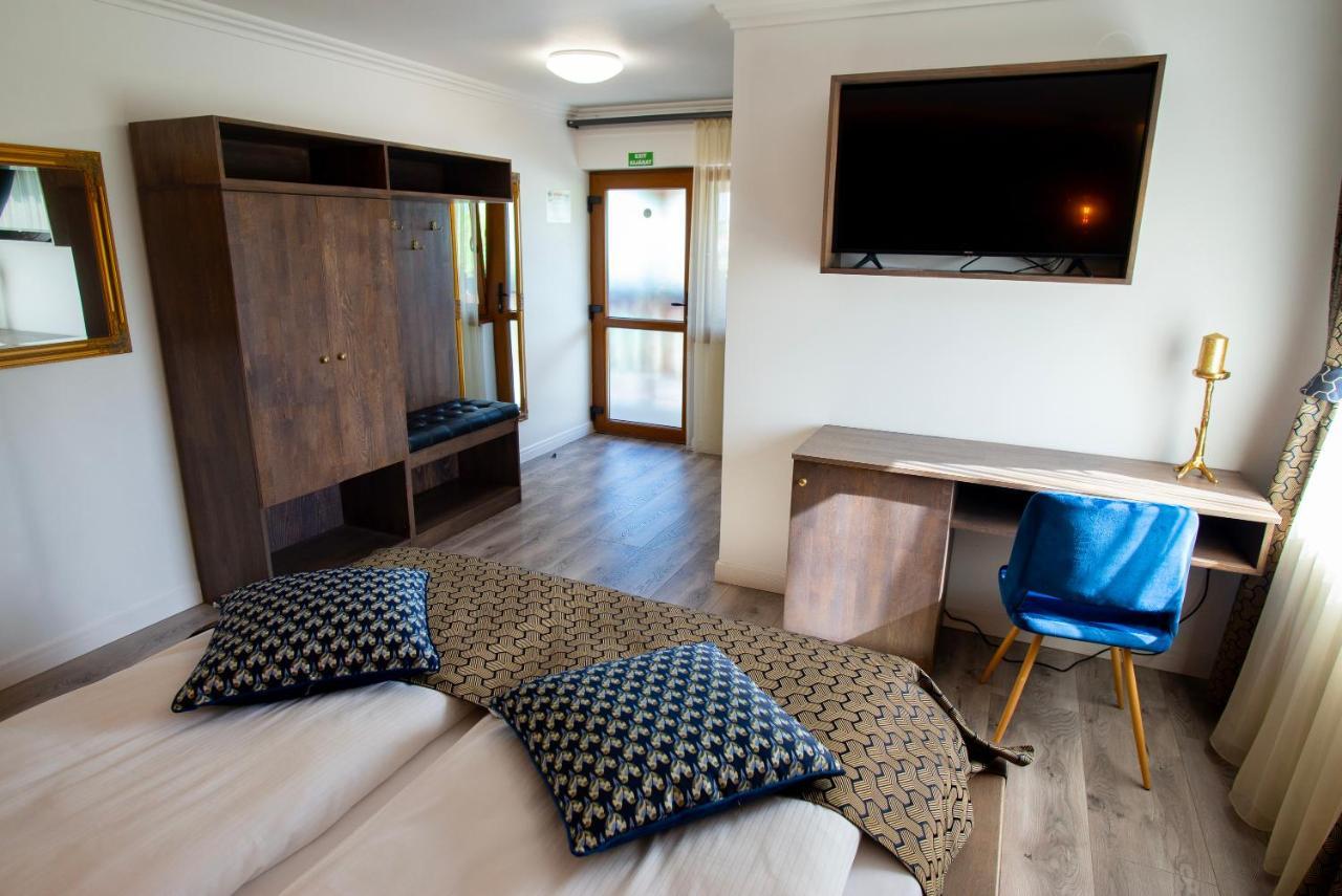 Kotyogo Panzio Bed and Breakfast Lupeni  Exteriör bild