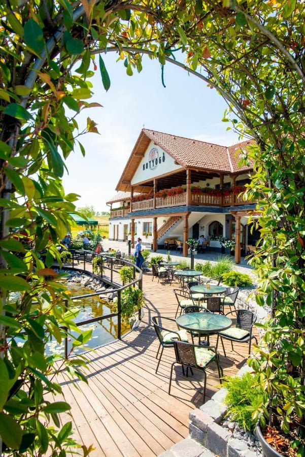 Kotyogo Panzio Bed and Breakfast Lupeni  Exteriör bild