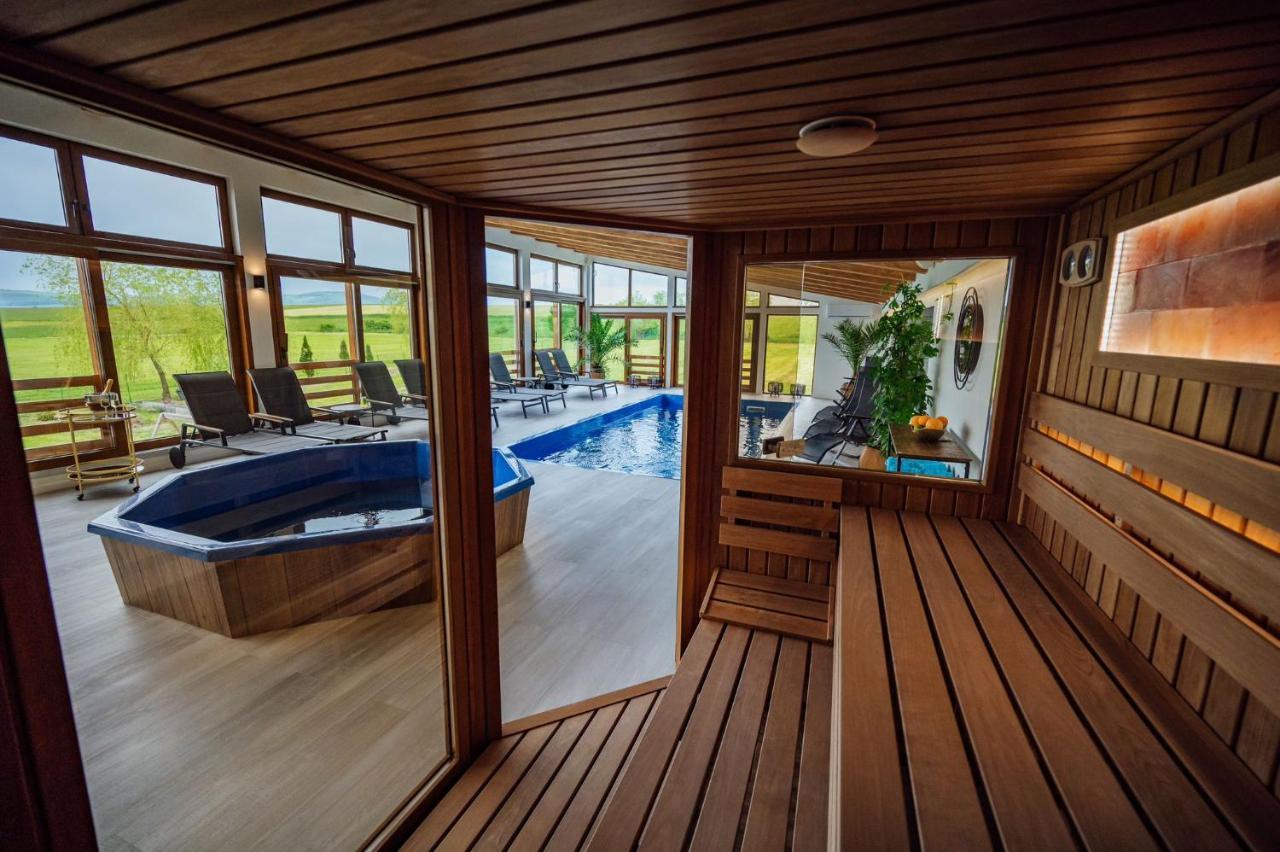 Kotyogo Panzio Bed and Breakfast Lupeni  Exteriör bild